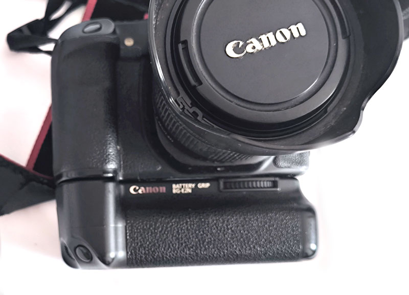 Canon BG-E2N фото ракурс 3