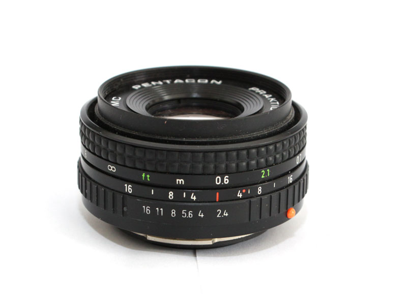 Pentacon Prakticar 50 мм F2.4 фото ракурс 2